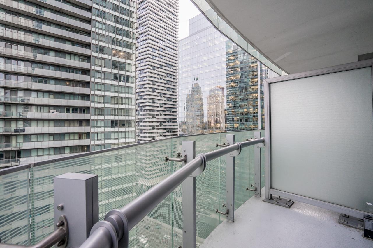 Aaira Suites Toronto Extérieur photo